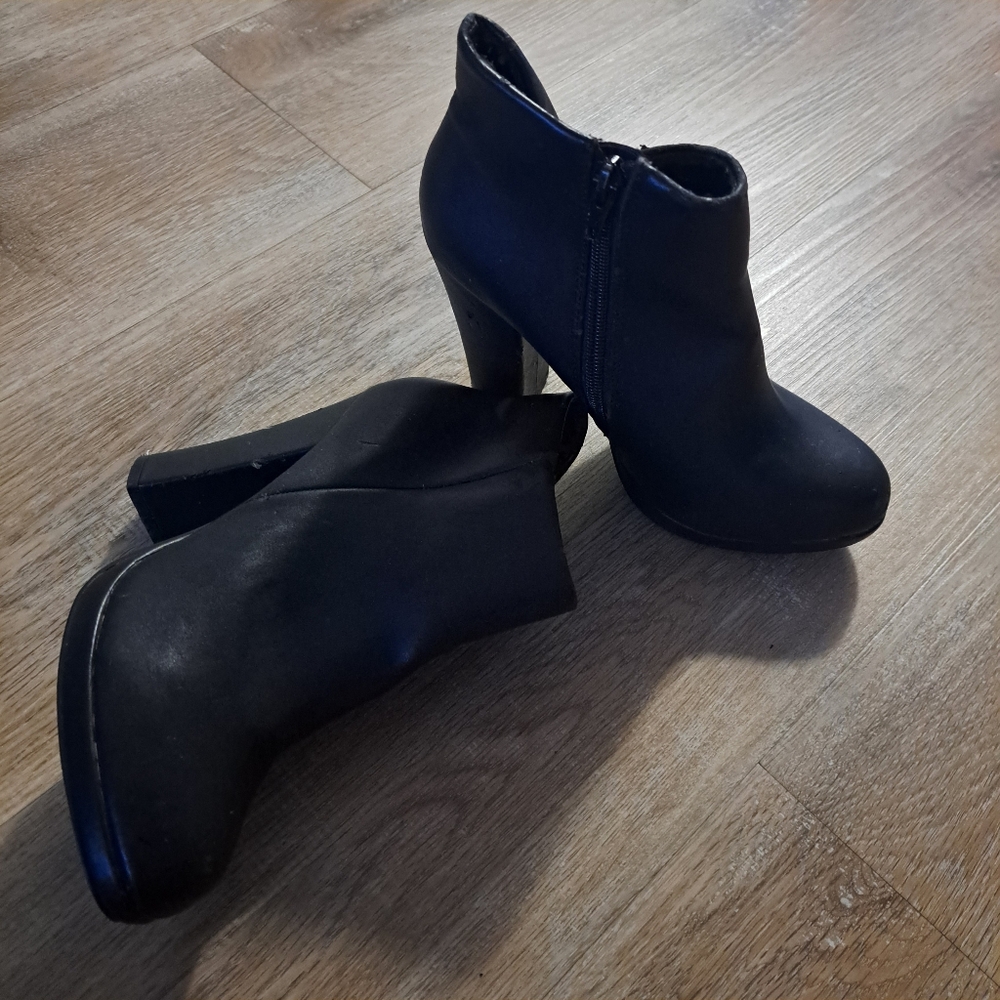 Call It Spring Black Ankle Boots Vegan Leather Inside Faux Leather Women Size 7